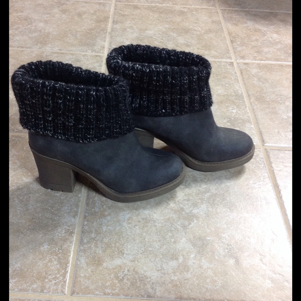 Cleaning out my closet!!!